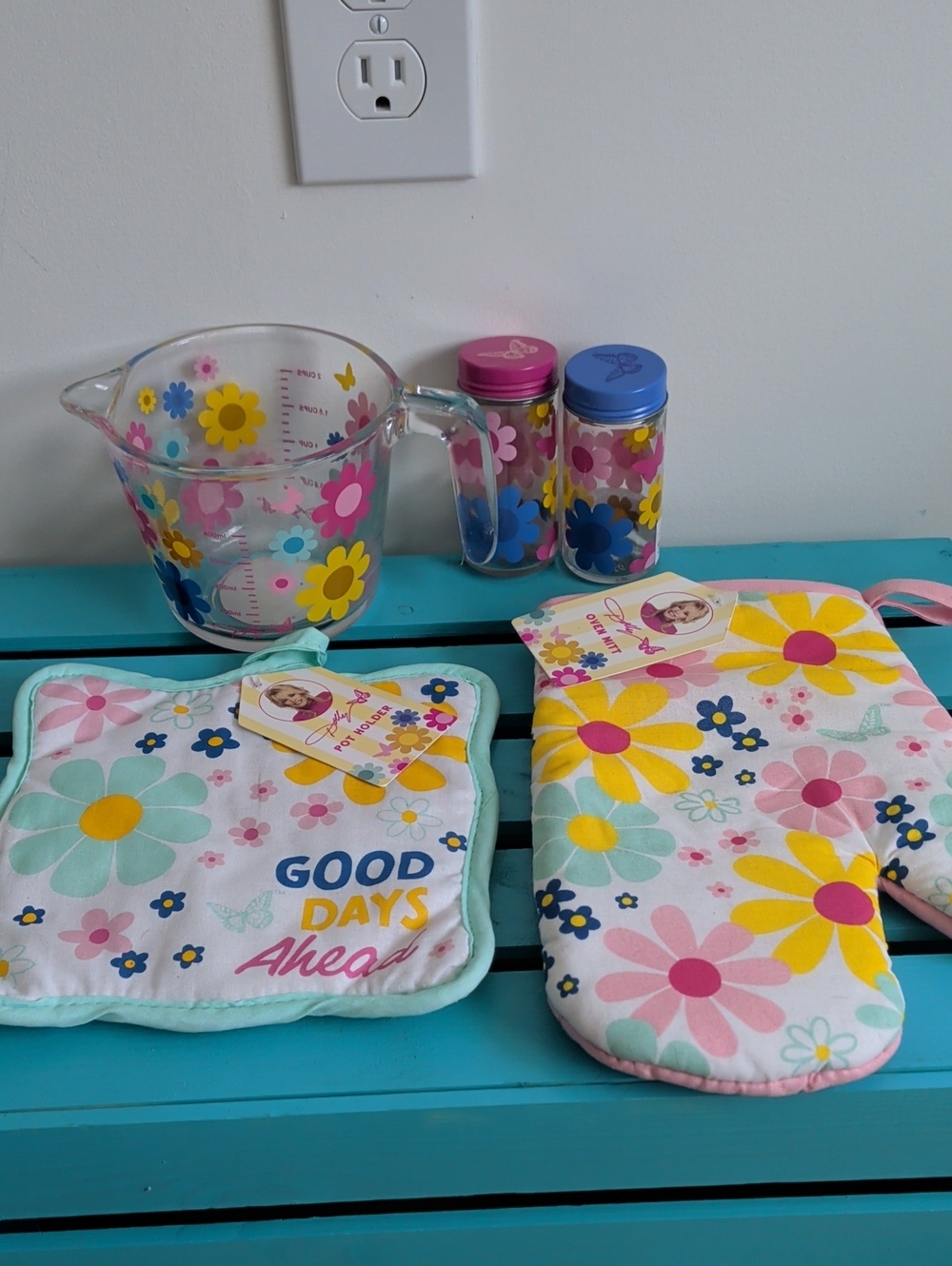 Floral Yellow & Pink Kitchen Oven Mitt and Potholder Set - Good Days Ahead